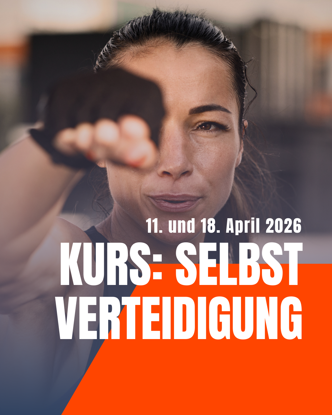 Nahaufnahme einer Frau mit ausgestreckter Faust; Text im Bild kündigt einen Kurs zur Selbstverteidigung am 11. und 18. April
